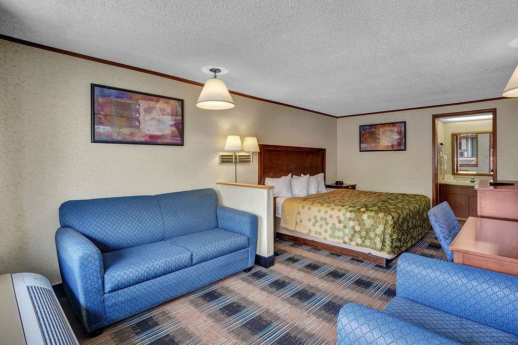 DAYS INN BY WYNDHAM LIVERPOOL/SYRAC-guestroom-Guest Room,Suite,On-Site.jpg