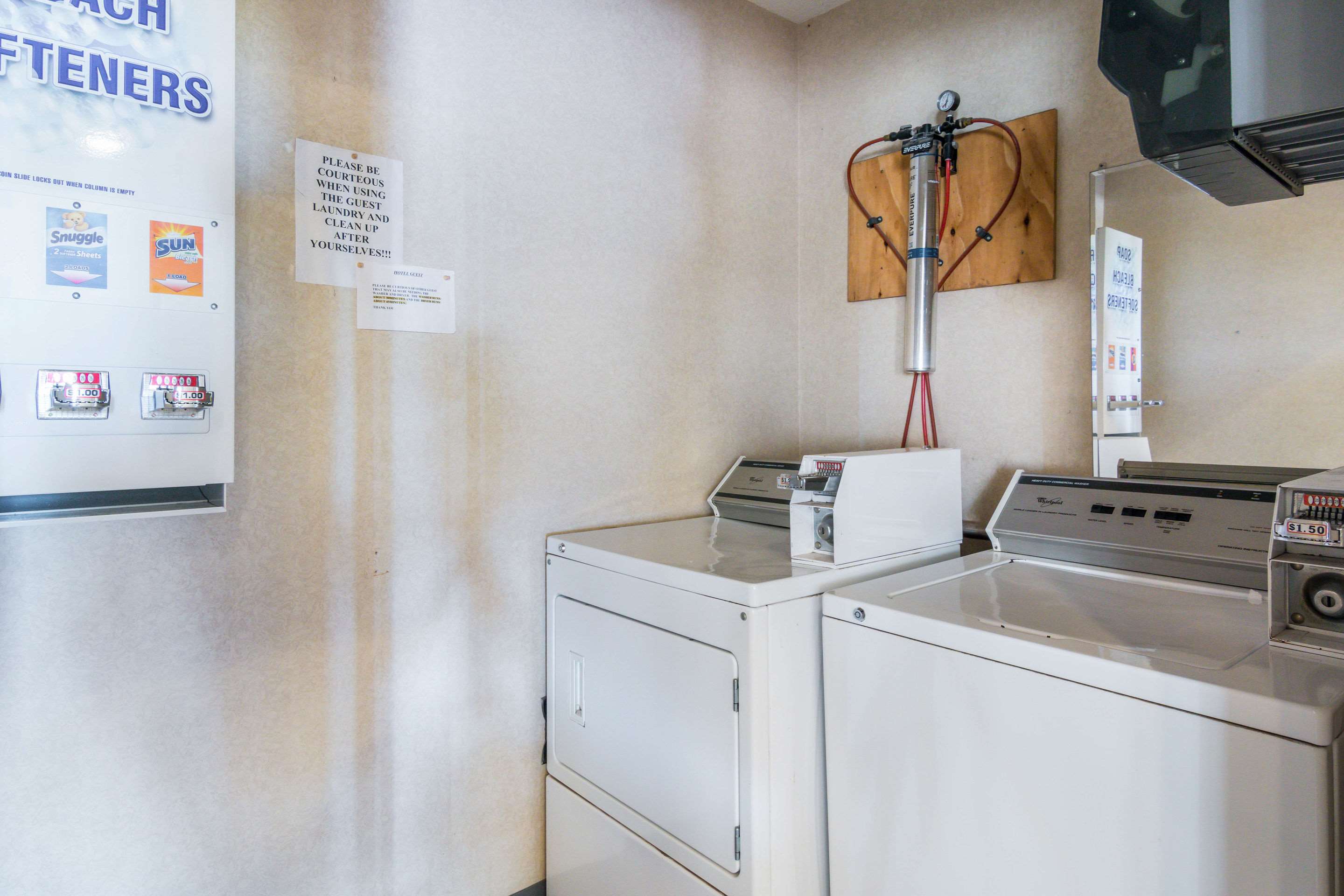 Guest laundry facilities | Econo Lodge Inn & Suites