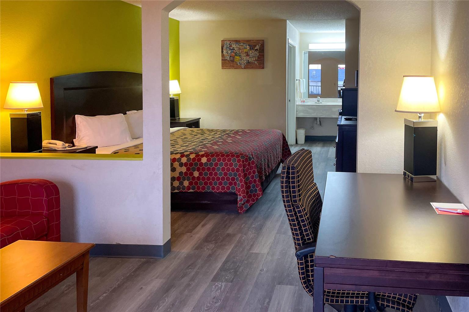 ECONO LODGE INN AND SUITES SWEETWAT-guestroom-Guest Room,Suite,On-Site.jpg