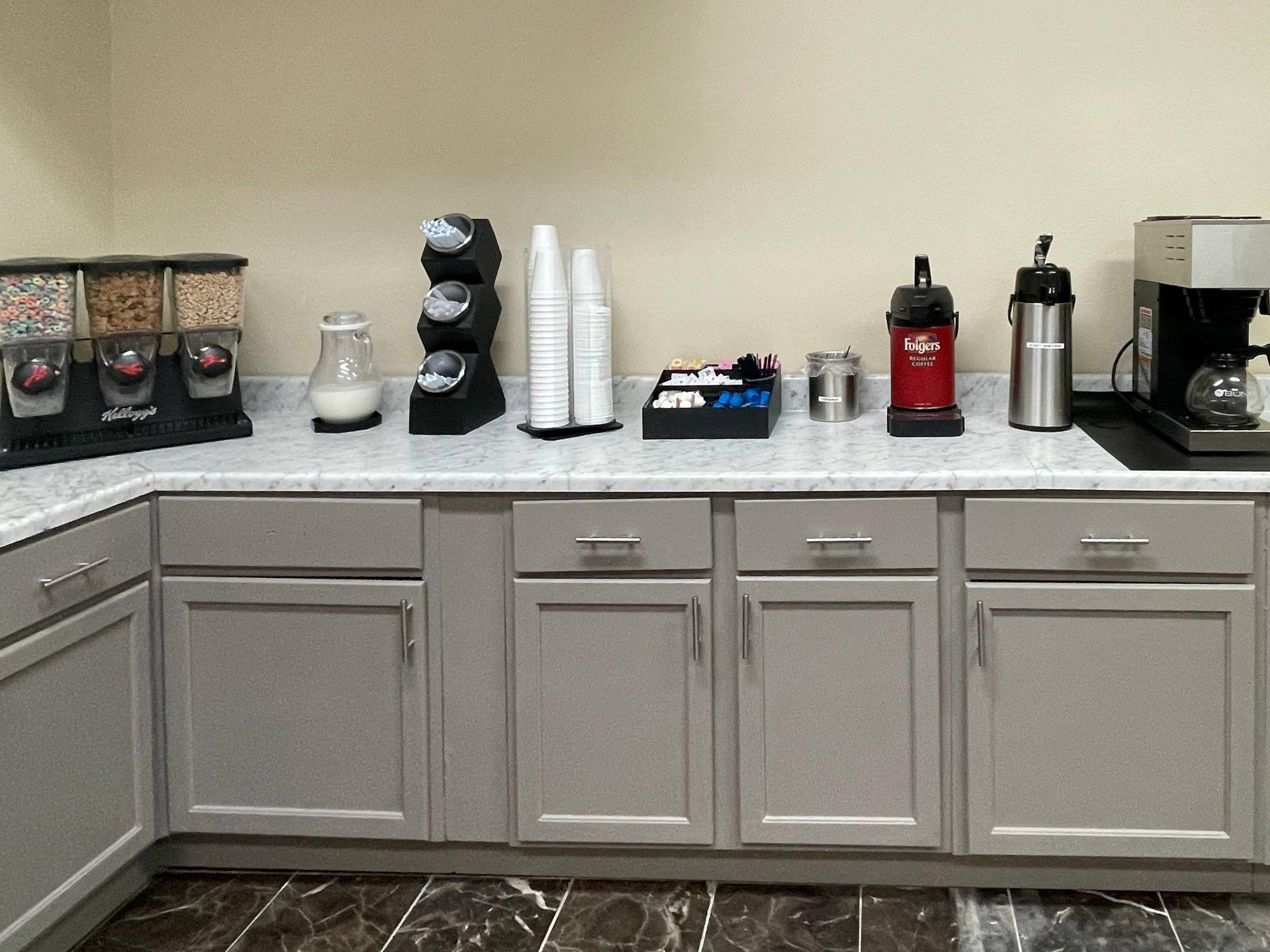 Breakfast area | Econo Lodge Inn & Suites