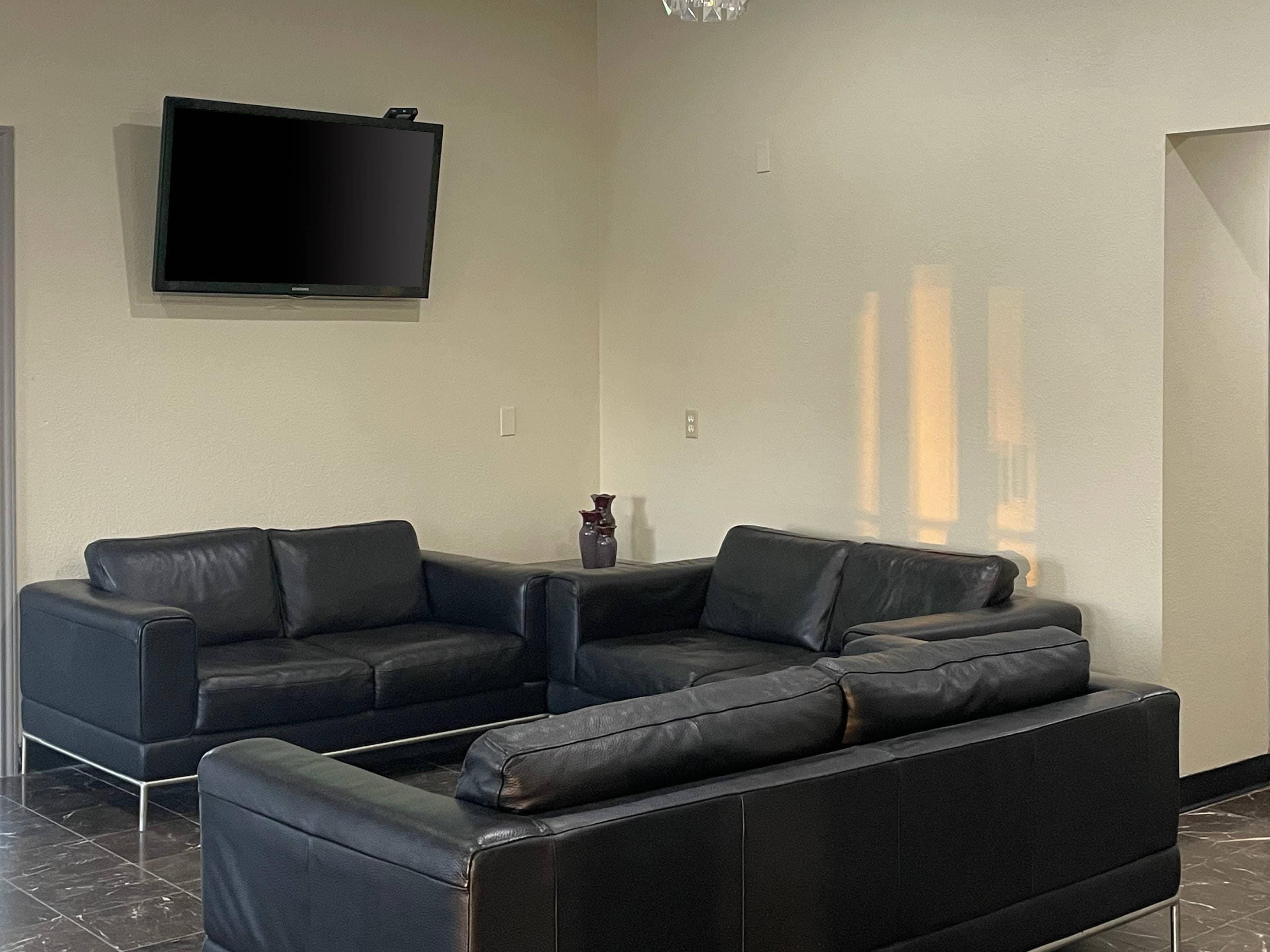 Lobby | Econo Lodge Inn & Suites
