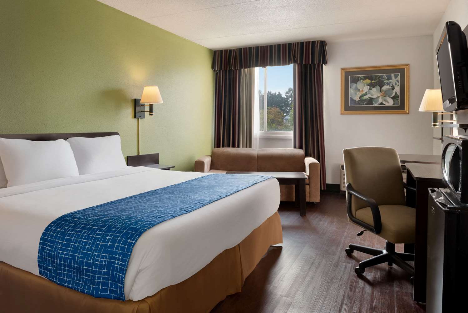 Travelodge Zanesville I70, Exit 160, OH See Discounts