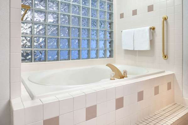 Suite - Travelodge Zanesville - I-70, Exit 160