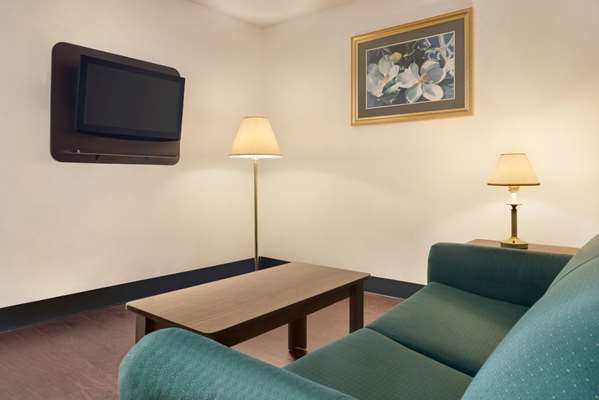 Suite - Travelodge Zanesville - I-70, Exit 160