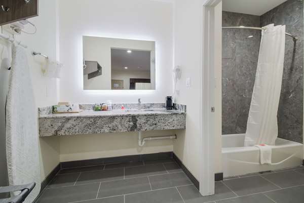  - Econo Lodge Inn & Suites IAH Airport Humble