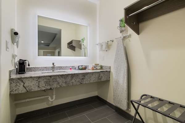  - Econo Lodge Inn & Suites IAH Airport Humble