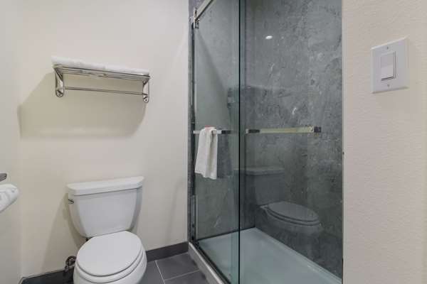  - Econo Lodge Inn & Suites IAH Airport Humble