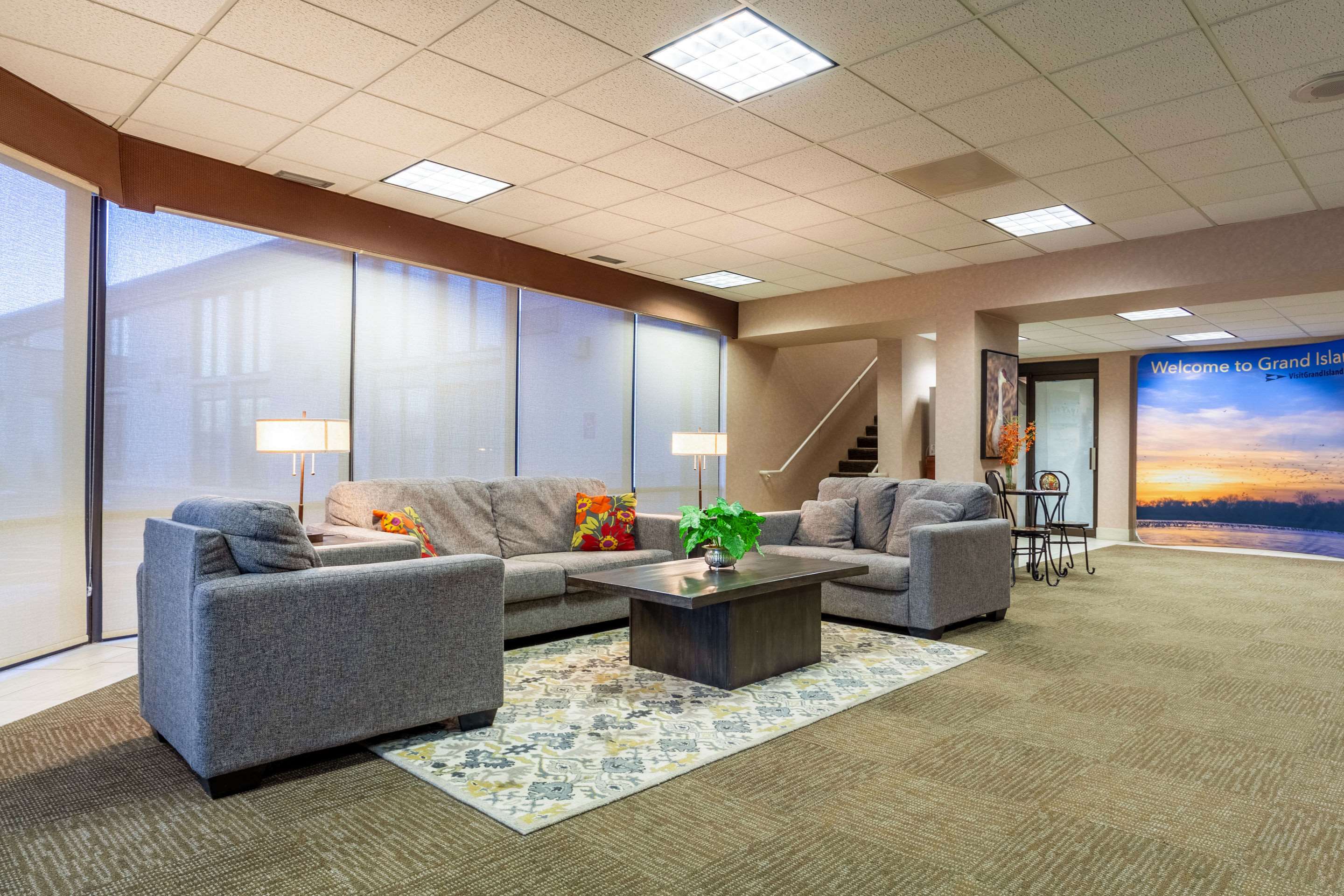 Hotel lobby | Suburban Studios I-80 Grand Island