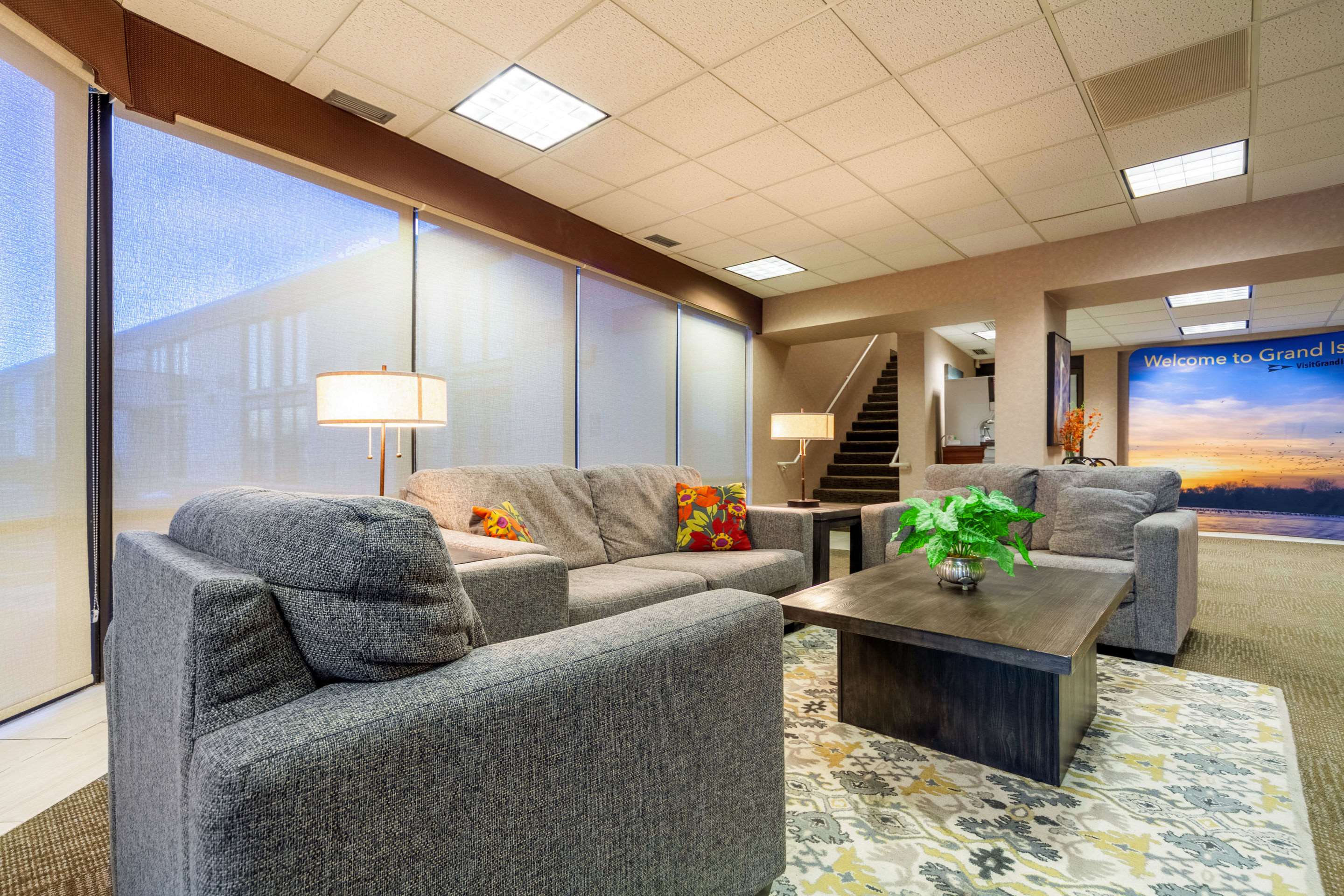 Hotel lobby | Suburban Studios I-80 Grand Island