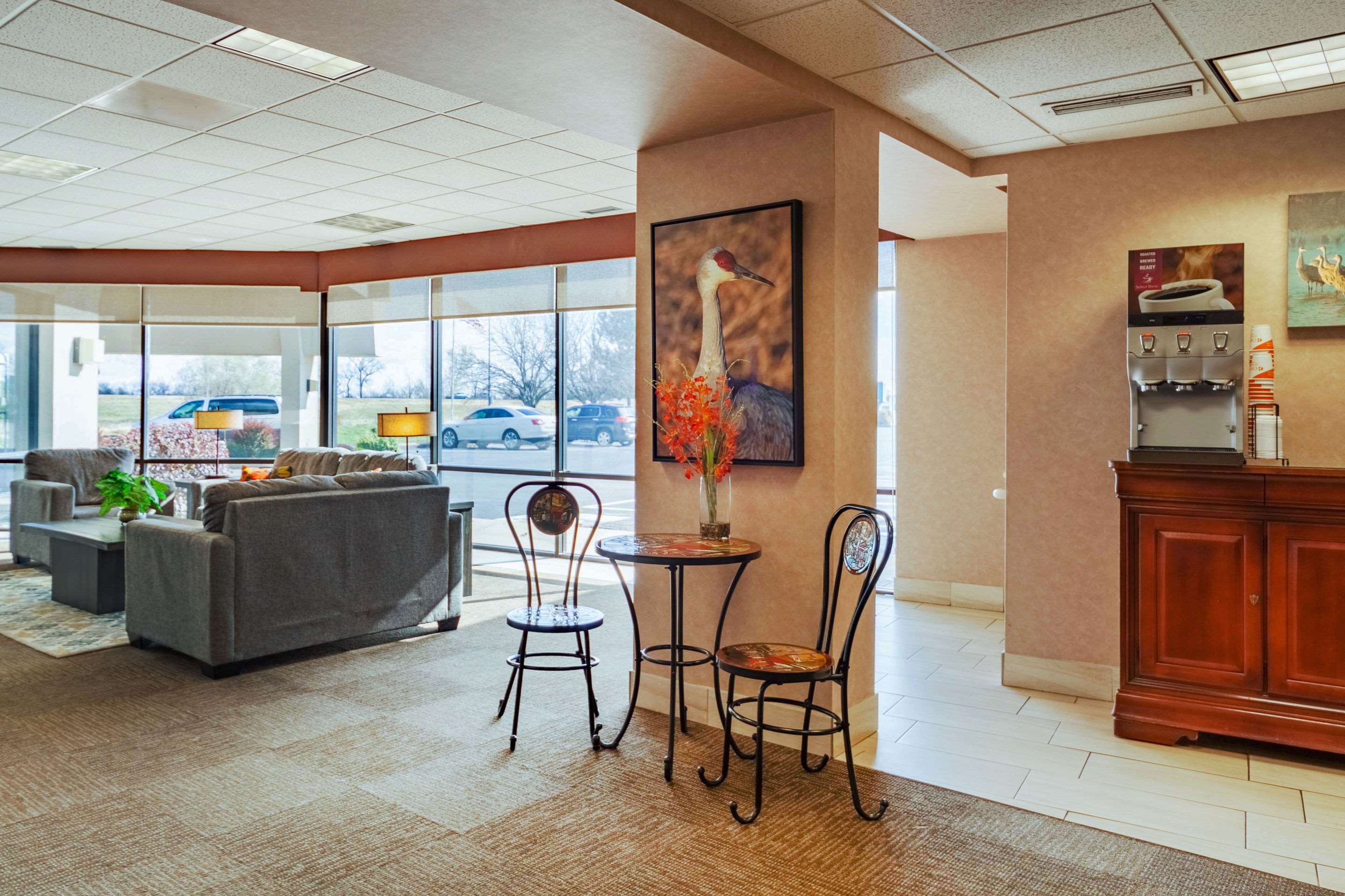 Hotel lobby | Suburban Studios I-80 Grand Island