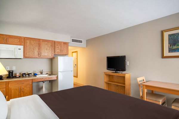 Suite - Suburban Studios Grand Island