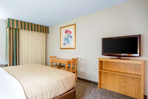 Suite - Suburban Studios Grand Island