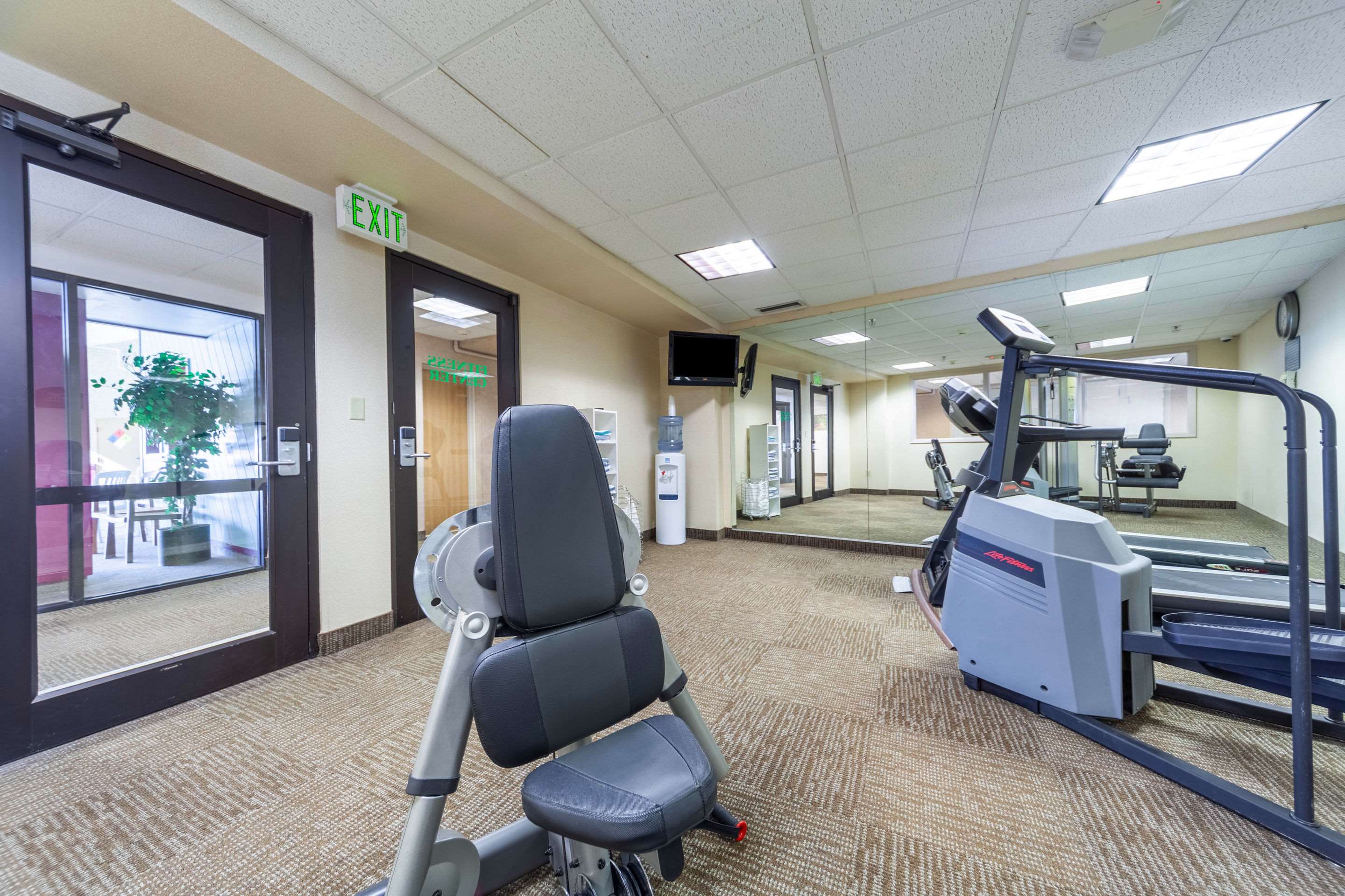 Exercise room | Suburban Studios I-80 Grand Island