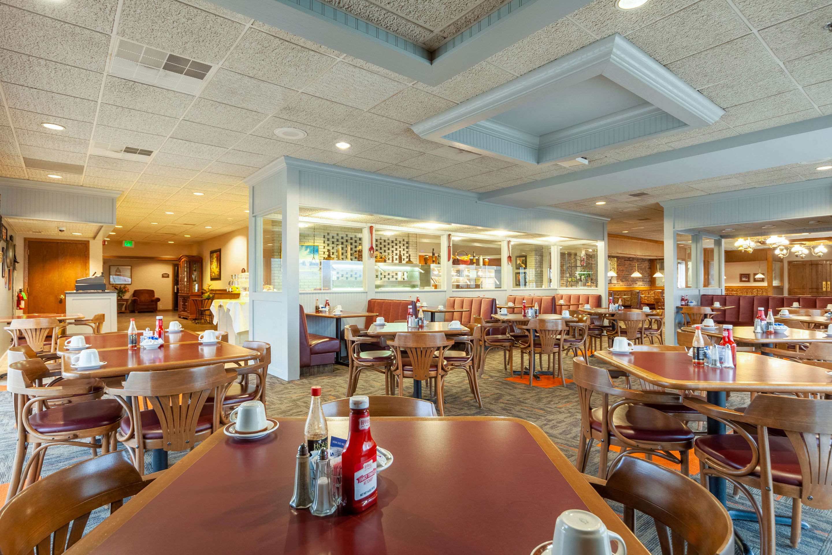 On-site restaurant | Suburban Studios I-80 Grand Island