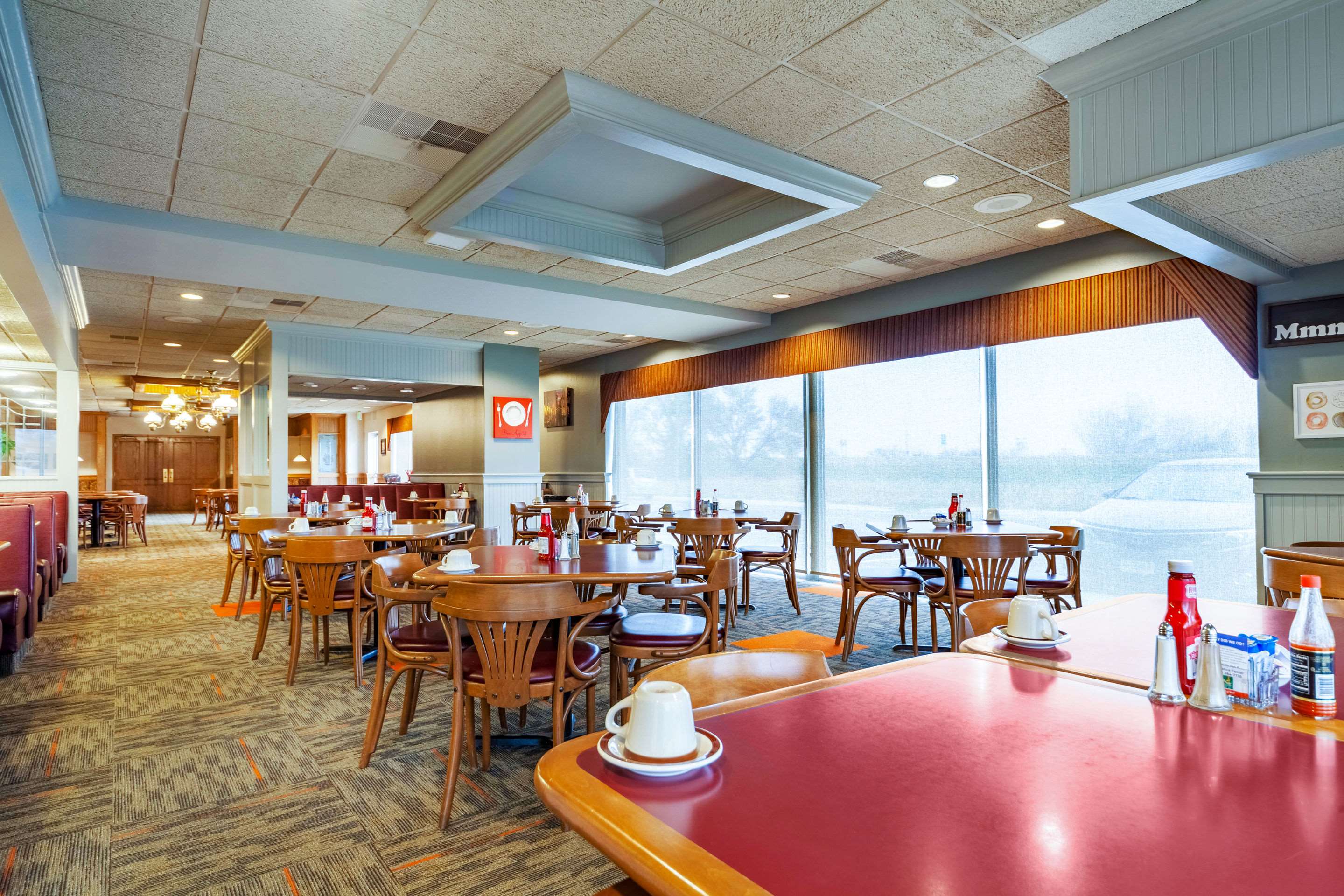 On-site restaurant | Suburban Studios I-80 Grand Island