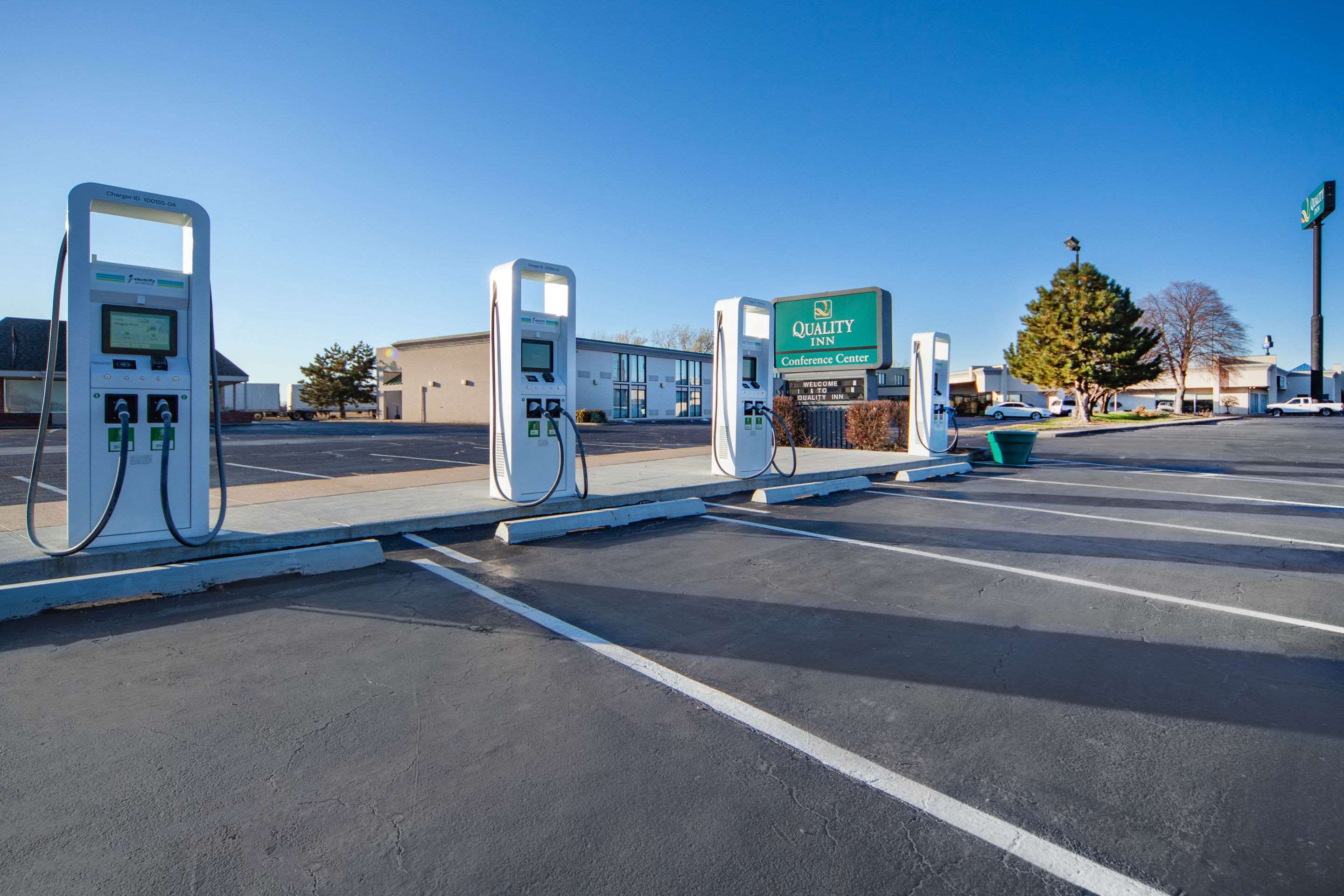 Charging station | Suburban Studios I-80 Grand Island
