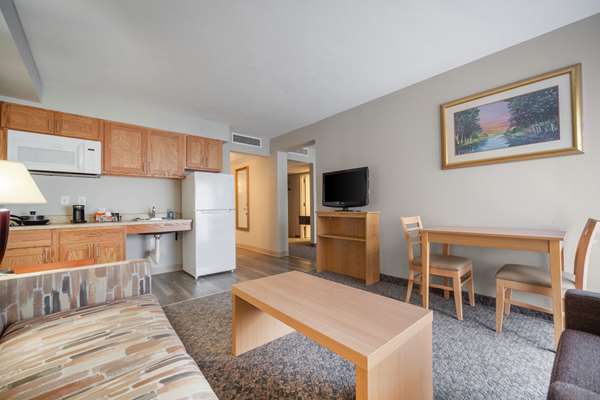 Suite - Suburban Studios Grand Island