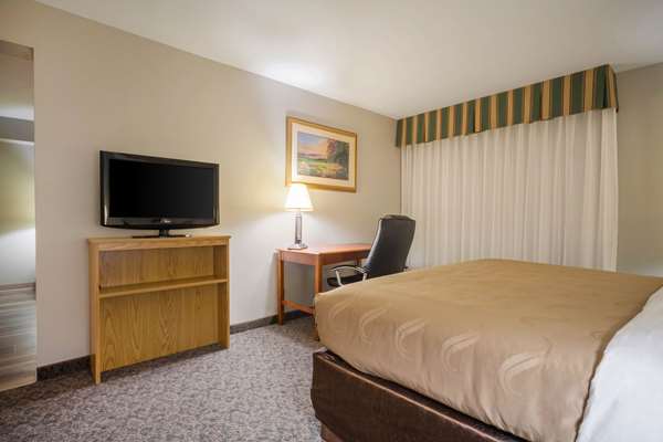 Suite - Suburban Studios Grand Island