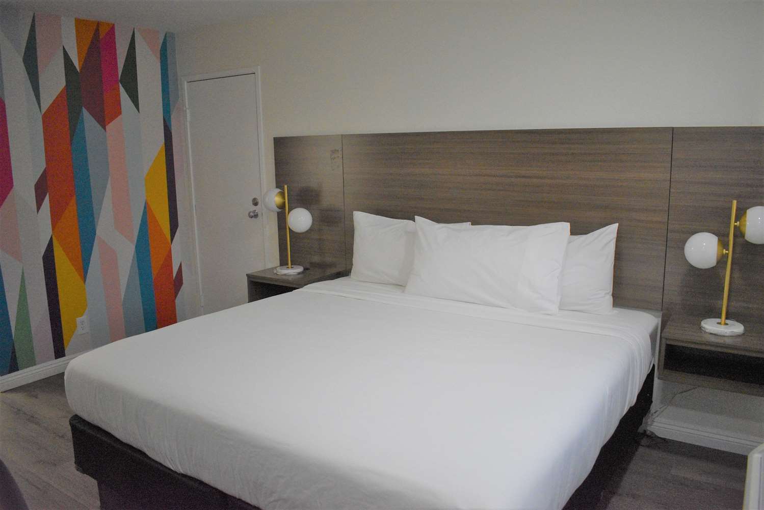 King Bed Non-Smoking image