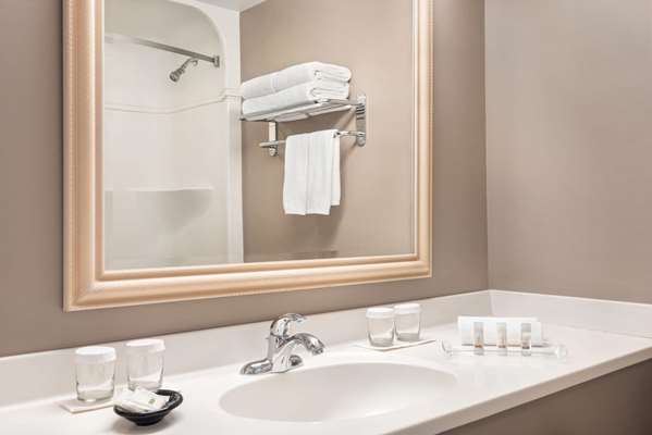  - Royal Hotel Regina