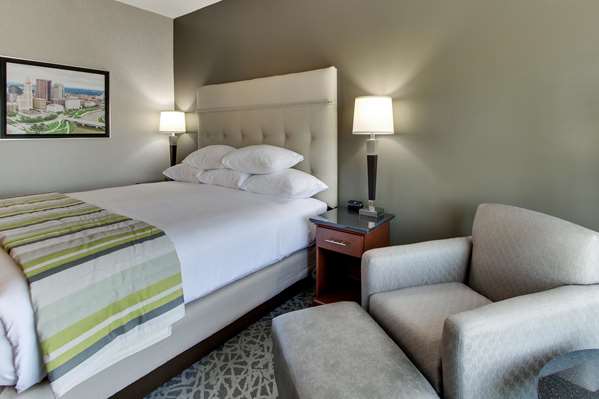 - Drury Inn & Suites Orange Village Beachwood - I-271, Exit 28B