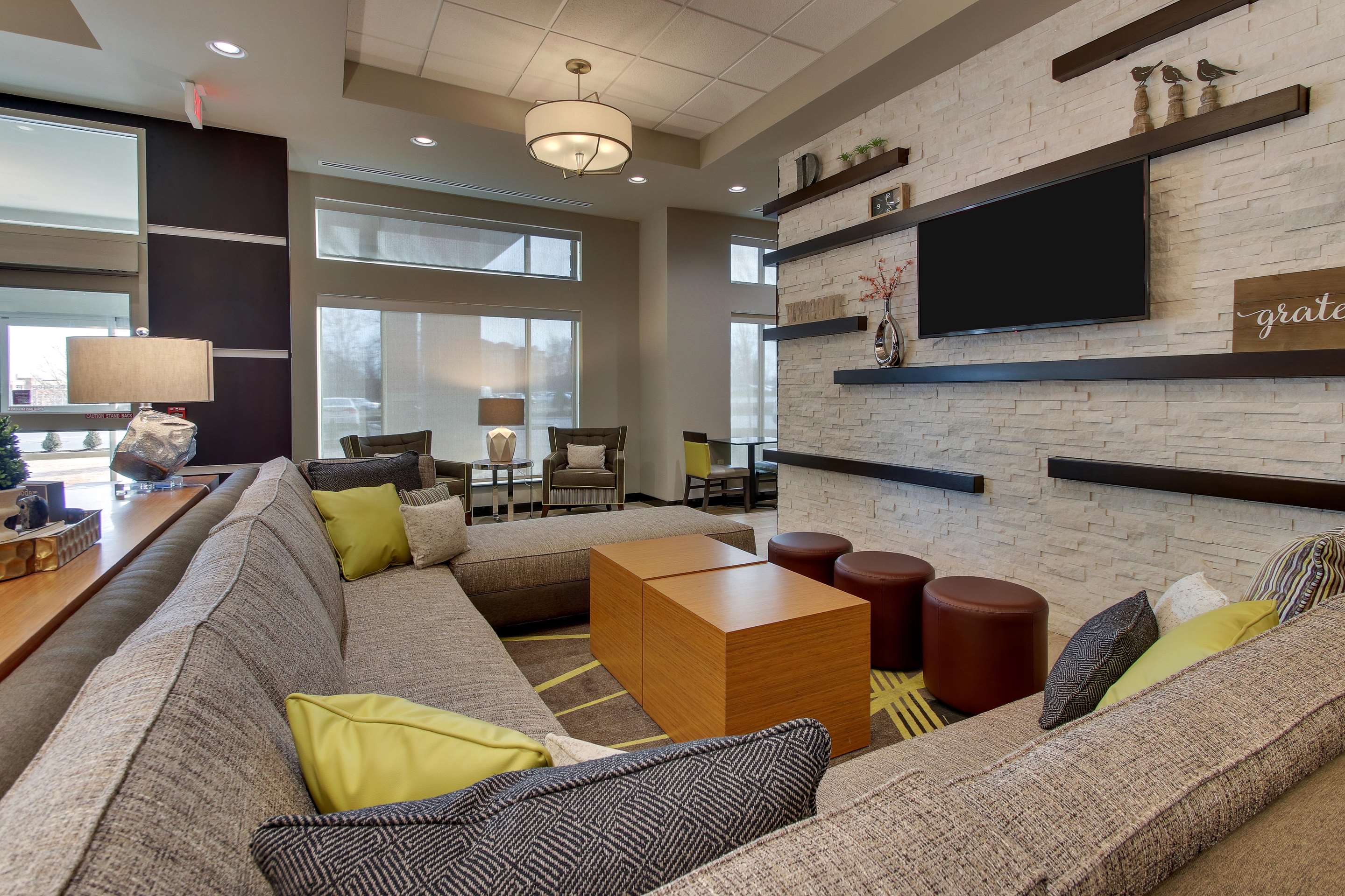 Lobby | Drury Inn & Suites Cleveland Beachwood