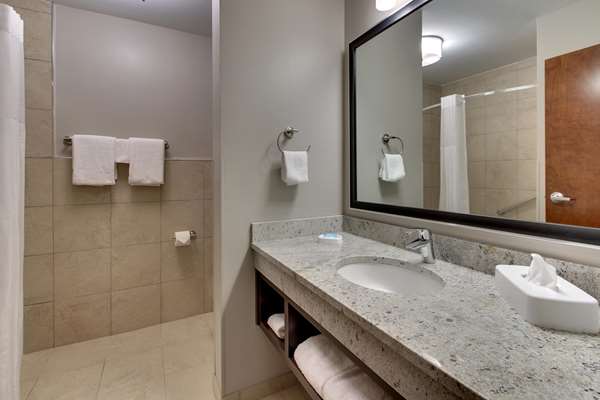  - Drury Inn & Suites Orange Village Beachwood - I-271, Exit 28B