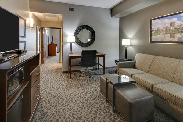  - Drury Inn & Suites Orange Village Beachwood - I-271, Exit 28B