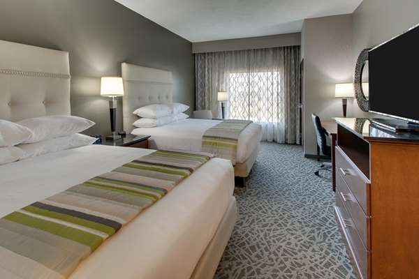  - Drury Inn & Suites Orange Village Beachwood - I-271, Exit 28B
