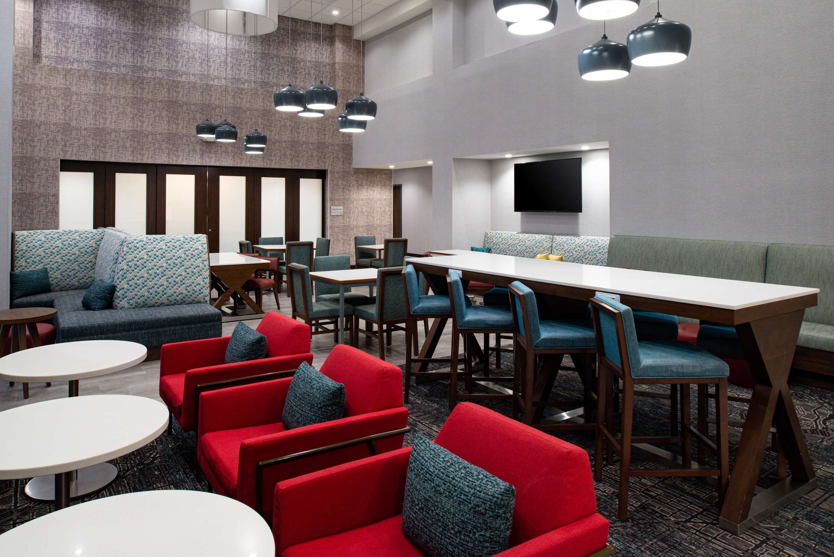 Breakfast Area | Hampton Inn & Suites Adrian, Mi