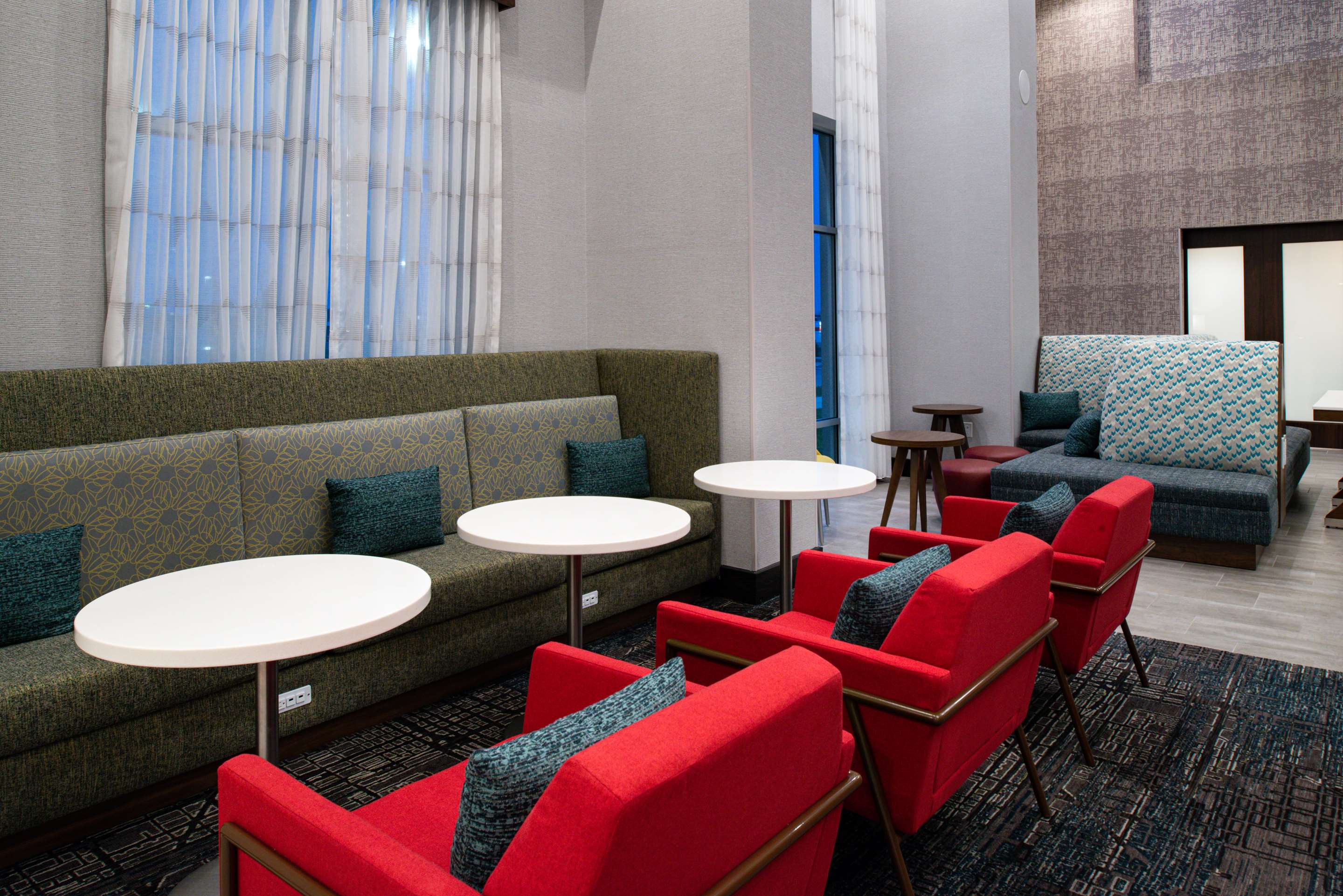 Breakfast Area | Hampton Inn & Suites Adrian, Mi