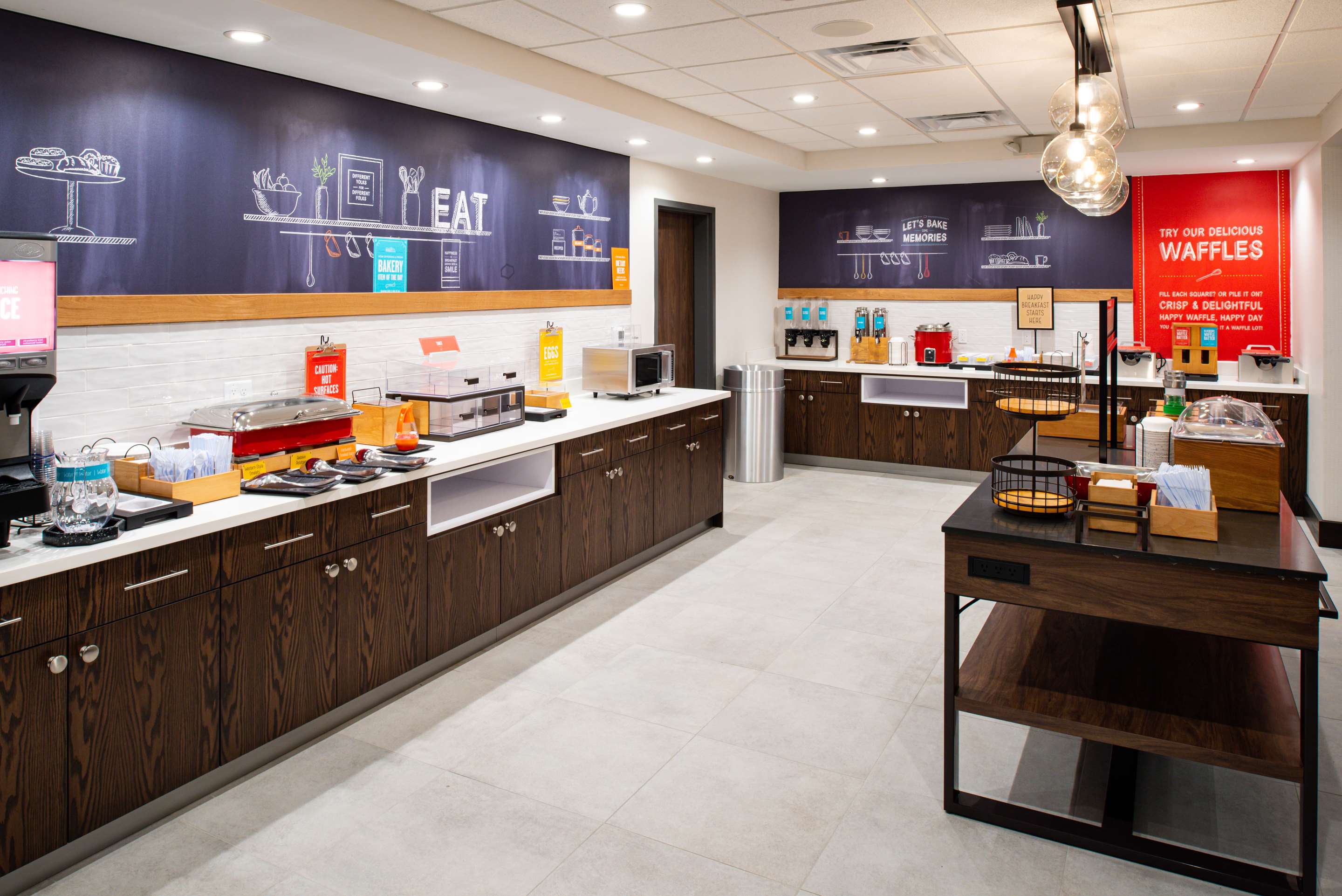 Breakfast Area | Hampton Inn & Suites Adrian, Mi