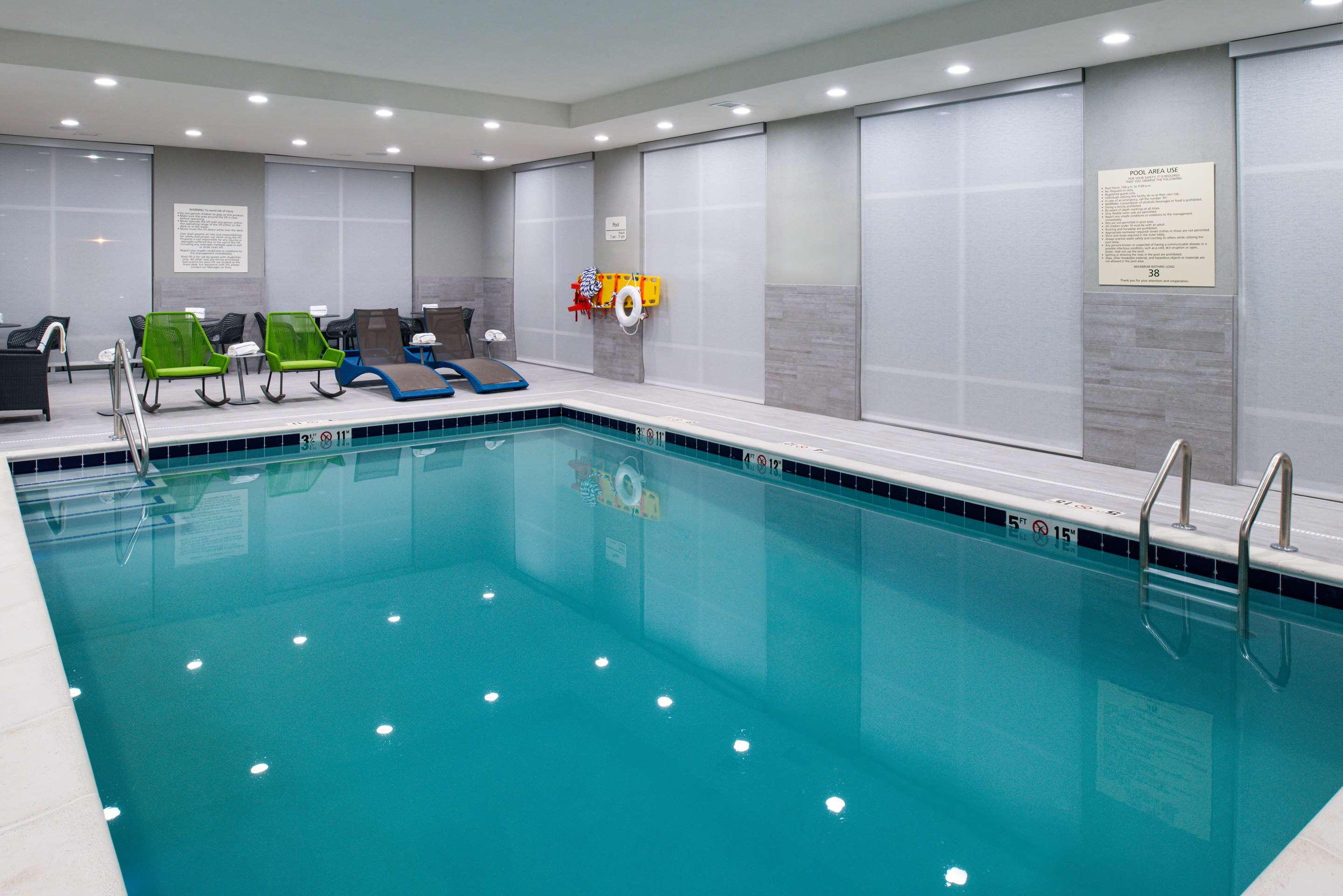 Pool | Hampton Inn & Suites Adrian, Mi