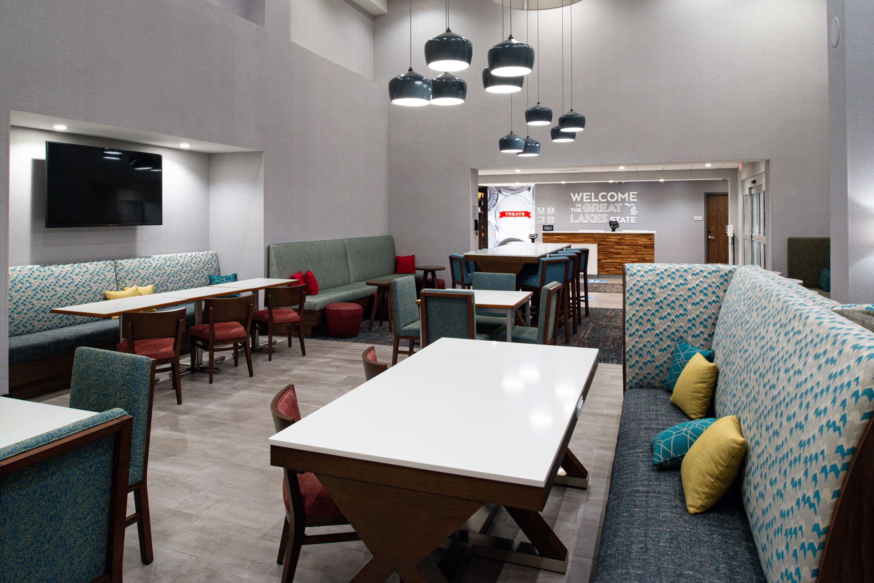 Breakfast Area | Hampton Inn & Suites Adrian, Mi