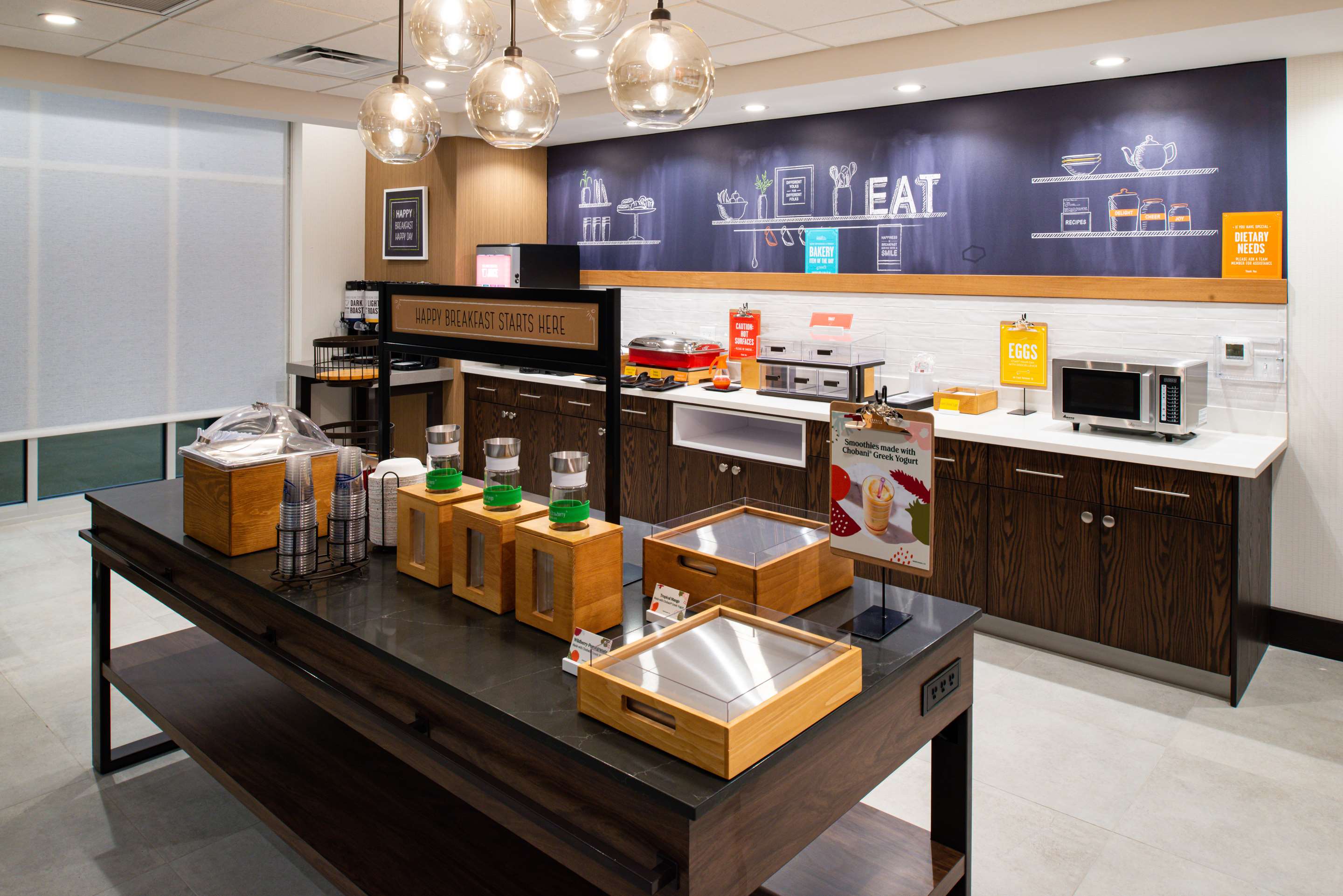 Breakfast Area | Hampton Inn & Suites Adrian, Mi