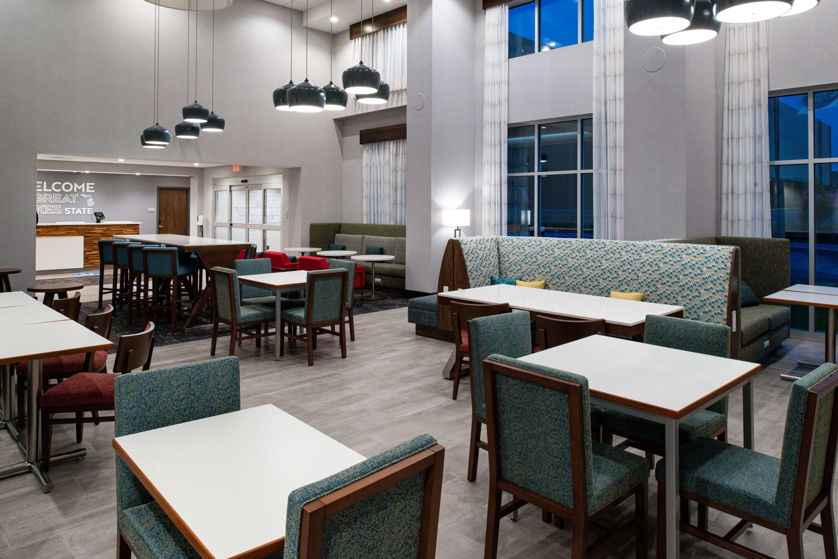 Breakfast Area | Hampton Inn & Suites Adrian, Mi