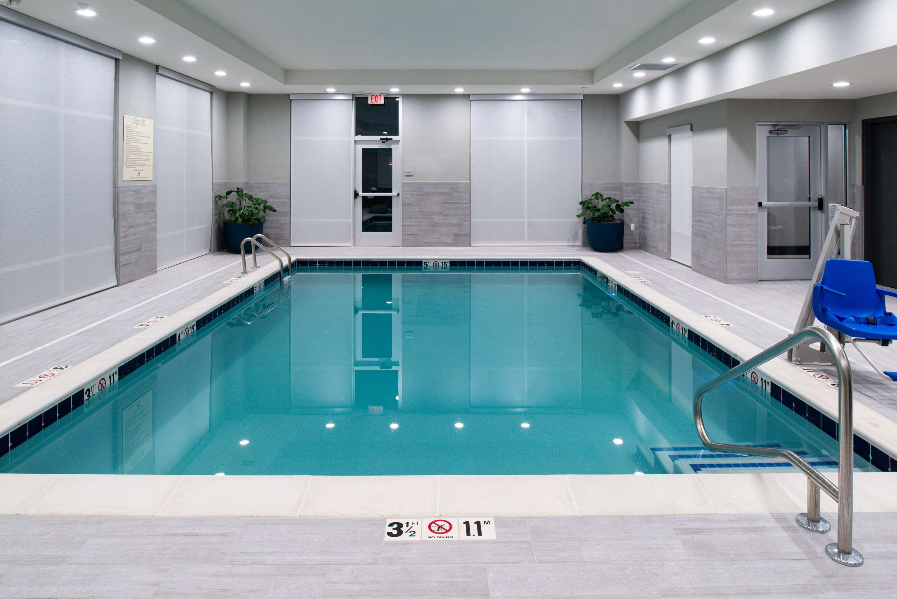Pool | Hampton Inn & Suites Adrian, Mi
