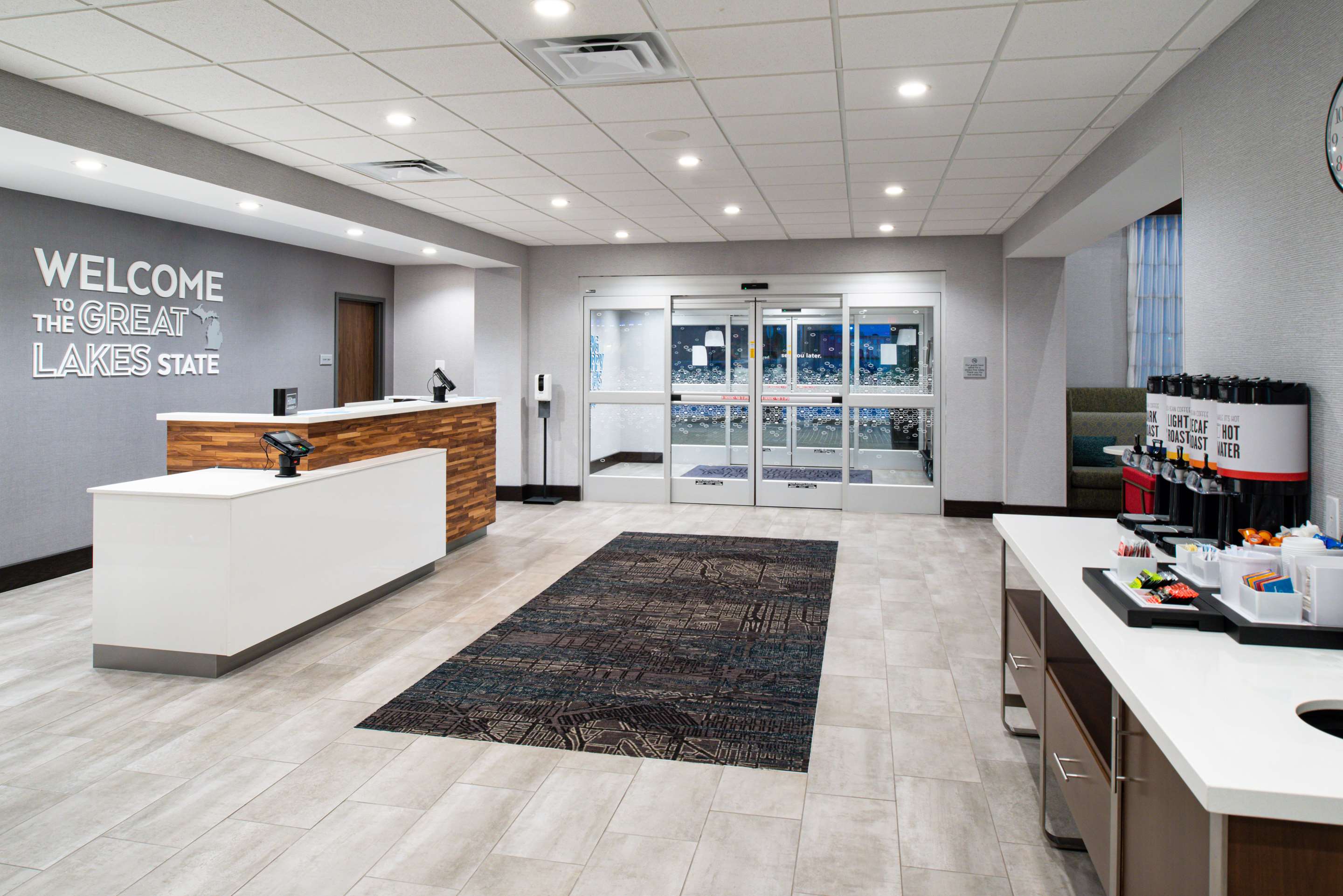 Lobby | Hampton Inn & Suites Adrian, Mi