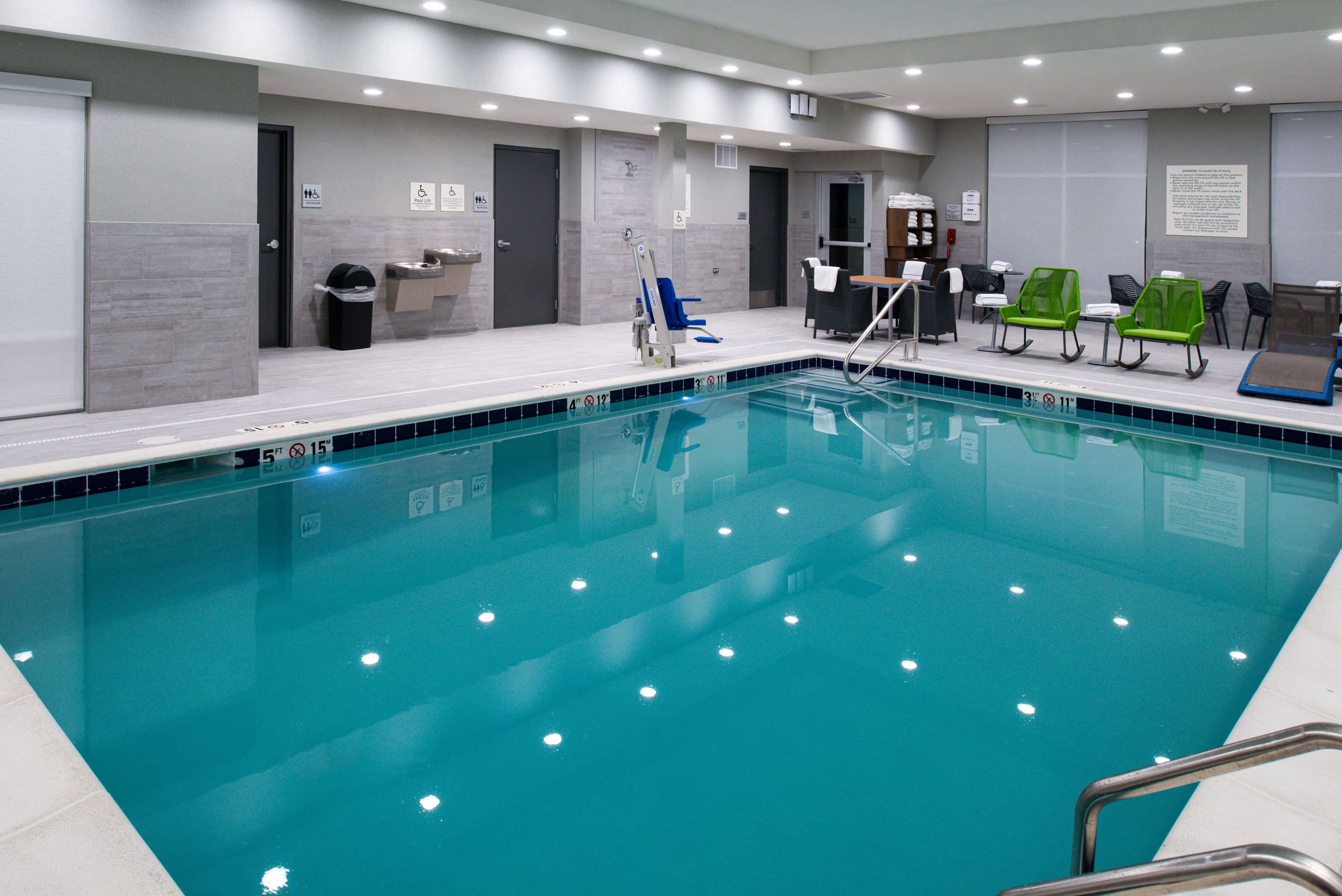 Pool | Hampton Inn & Suites Adrian, Mi