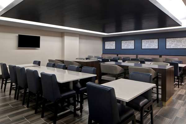 Restaurant - Embassy Suites Northwest Oklahoma City