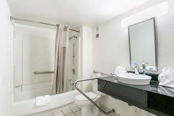  - Rodeway Inn Baltimore - I-95, Exit 50