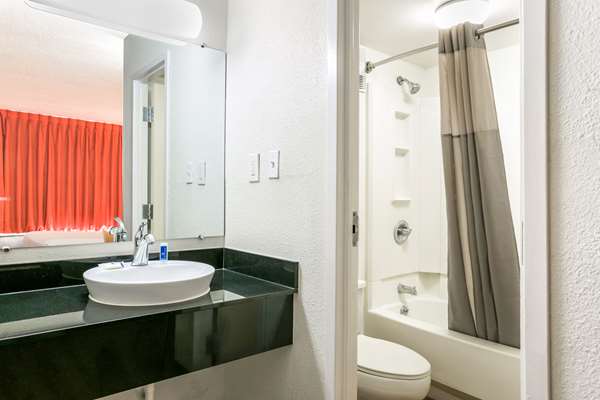  - Rodeway Inn Baltimore - I-95, Exit 50