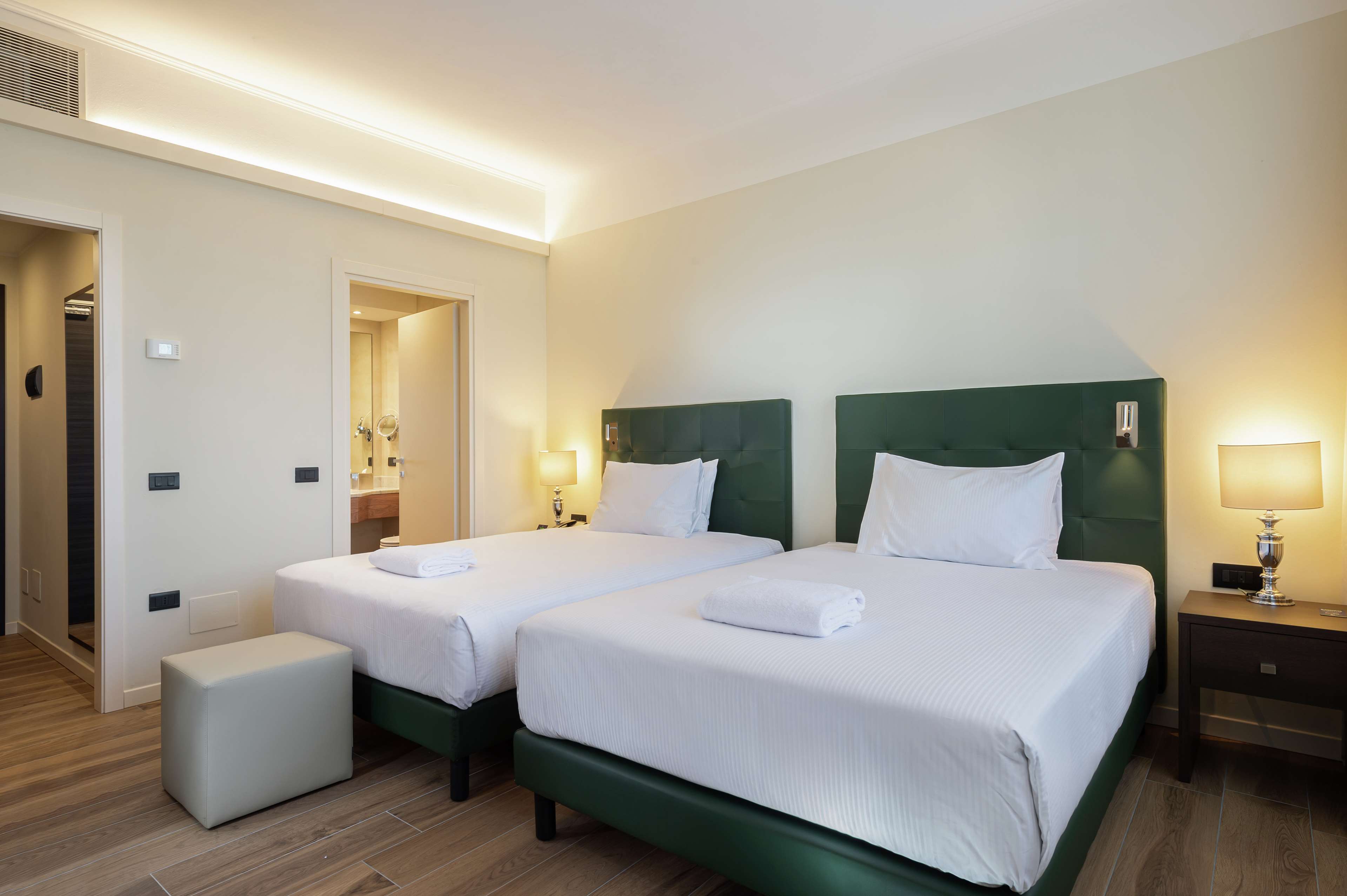 DoubleTree by Hilton Brescia Room Type - TWO DOUBLE BEDS DELUXE RM