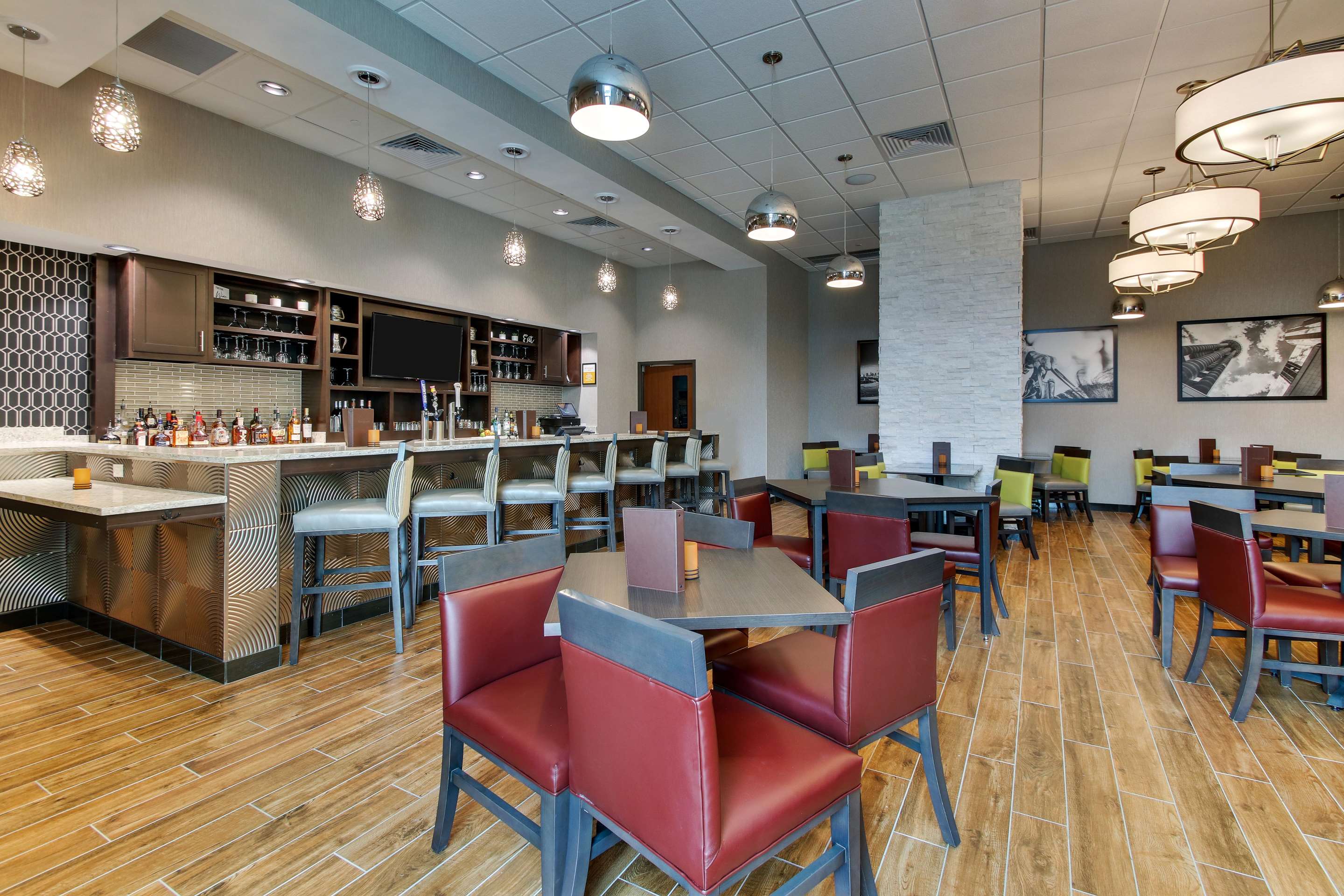 Restaurant and Bar | Drury Plaza Hotel Dallas Richardson