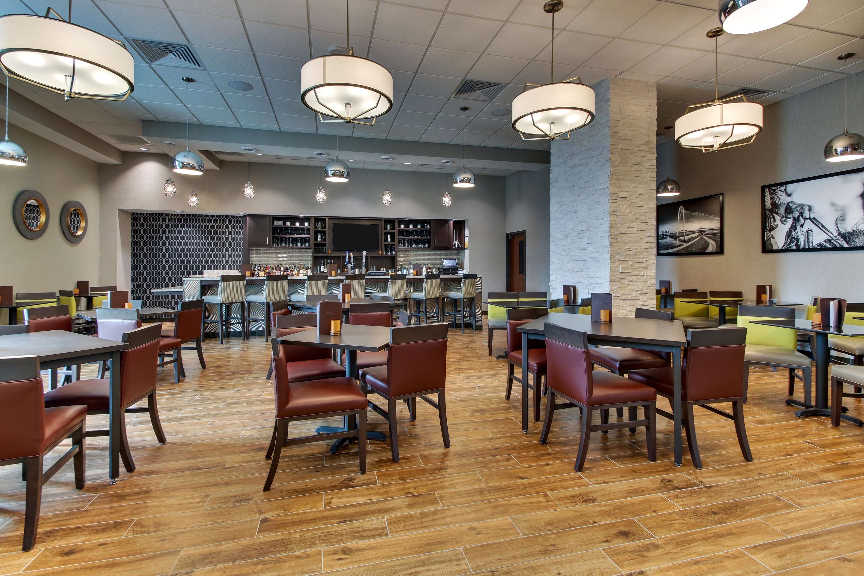 Restaurant and Bar | Drury Plaza Hotel Dallas Richardson