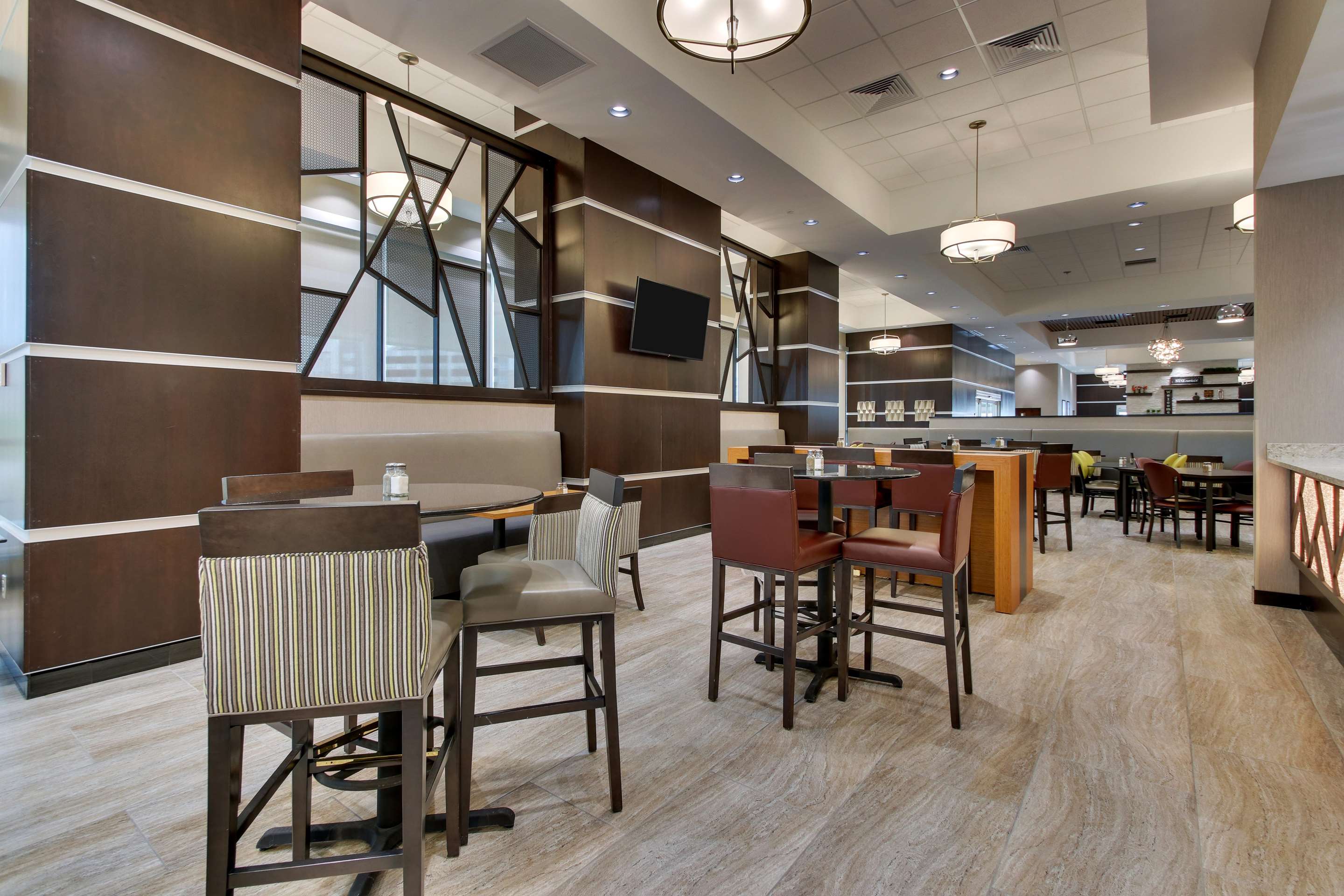 Dining Area | Drury Plaza Hotel Dallas Richardson