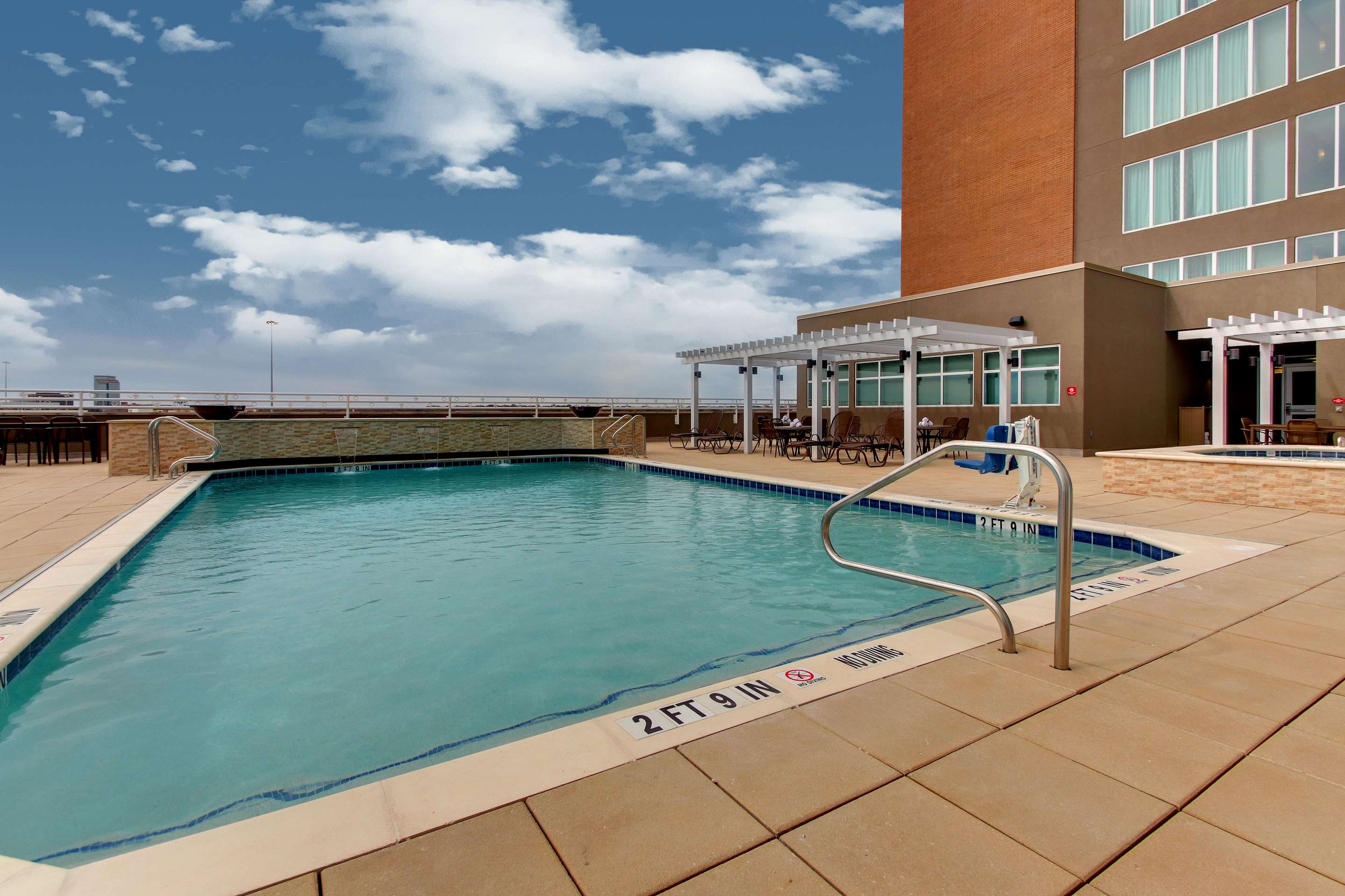 Pool | Drury Plaza Hotel Dallas Richardson
