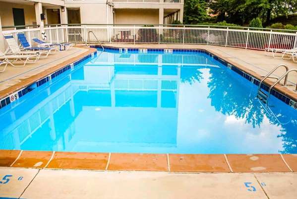 Pool - Super 8 Motel New Cumberland - I-83, Exit 40A