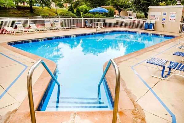 Pool - Super 8 Motel New Cumberland - I-83, Exit 40A