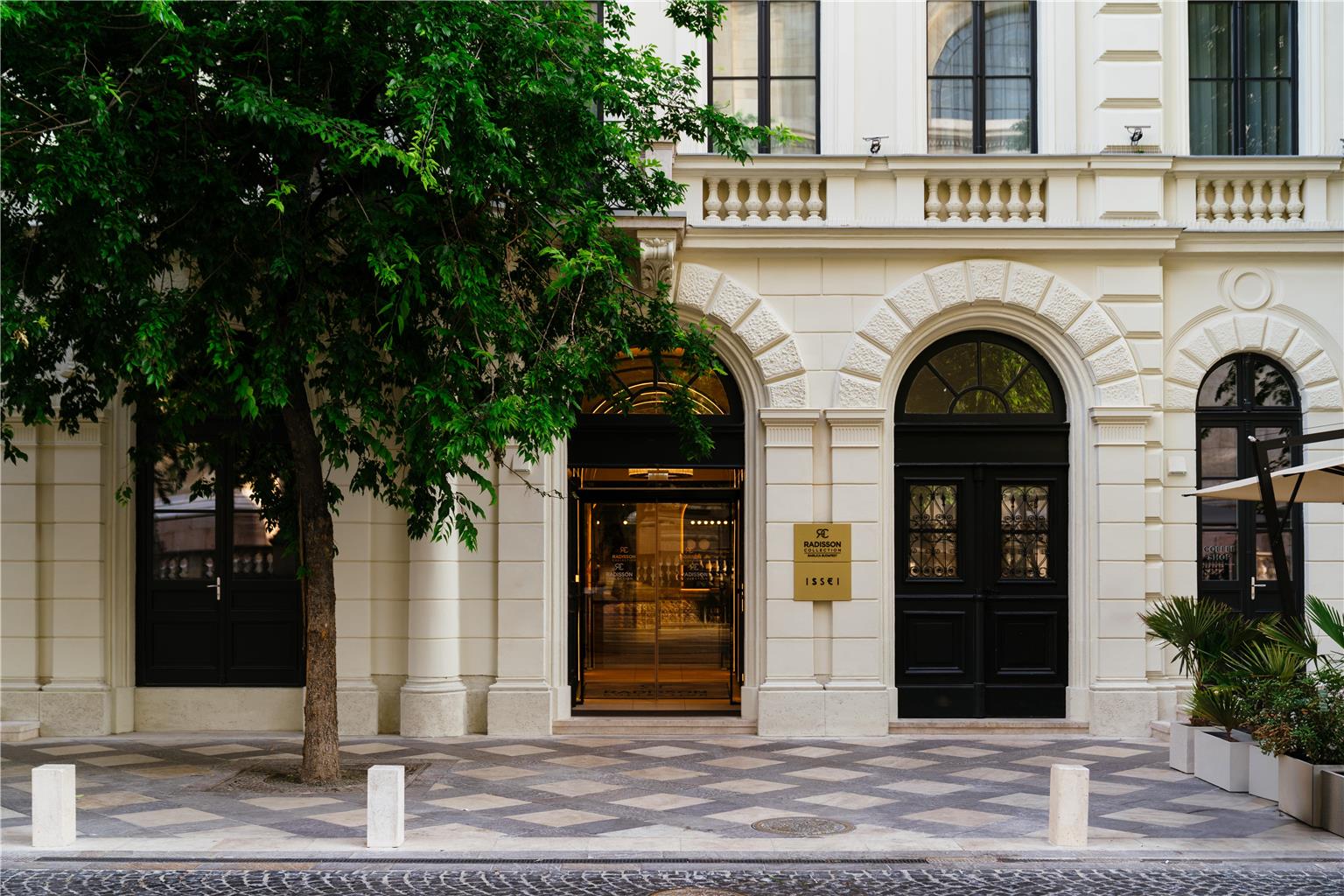 Radisson Collection Hotel, Basilica
